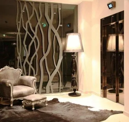 キャニオン ＆ スパ カラブリタ