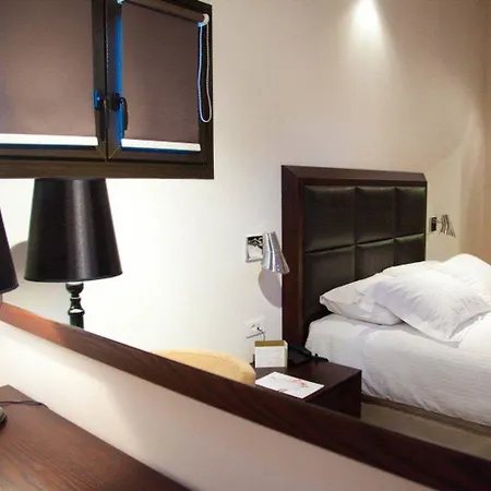 Canyon & Hotel Kalawrita