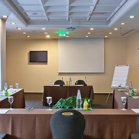 ホテル キャニオン ＆ スパ カラブリタ