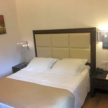 酒店 卡拉夫里塔峡谷温泉酒店 4*