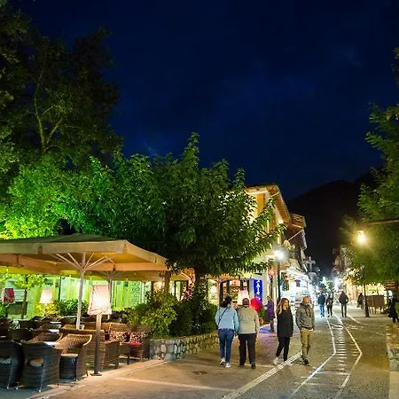 卡拉夫里塔峡谷温泉酒店 4*